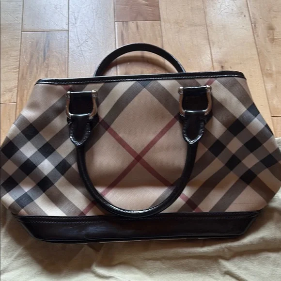 Burberry Black and Cream Satchel with Signature Design - Picture 4 of 5